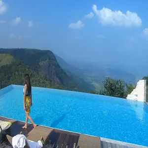 Hotel Hills & Hues *****